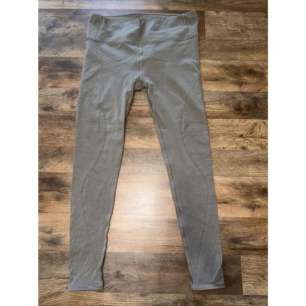 Lululemon Womens Reveal Tight Mindful Motion Carbon Dust
Legging